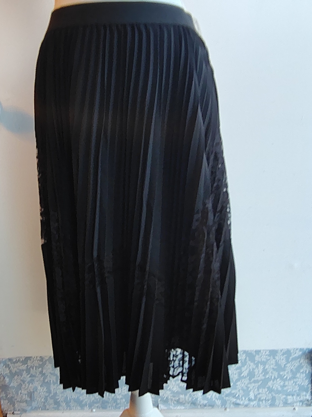 Lucy Paris Black Pleated Midi Skirt with Lace Panels Size Large